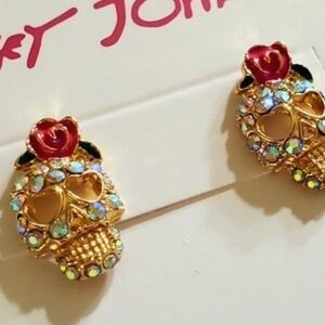 Sugar skulls stud earrings with Rhinestones and Roses goldtone